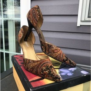 Women’s pointed toe heels